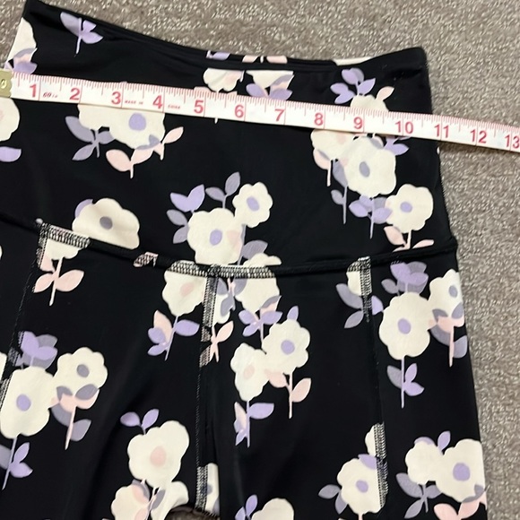 Beyond Yoga x Kate Spade Cinched Side Bow Legging Floral Garden Size Small - Picture 2 of 9
